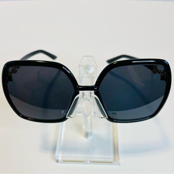 Gucci GG0744SK Oversized Square Black Sunglasses Women w/ Case & Dust Bag - Picture 4 of 16